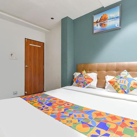 Fabhotel Nidhivan, Udhna Junction Сурат Екстериор снимка