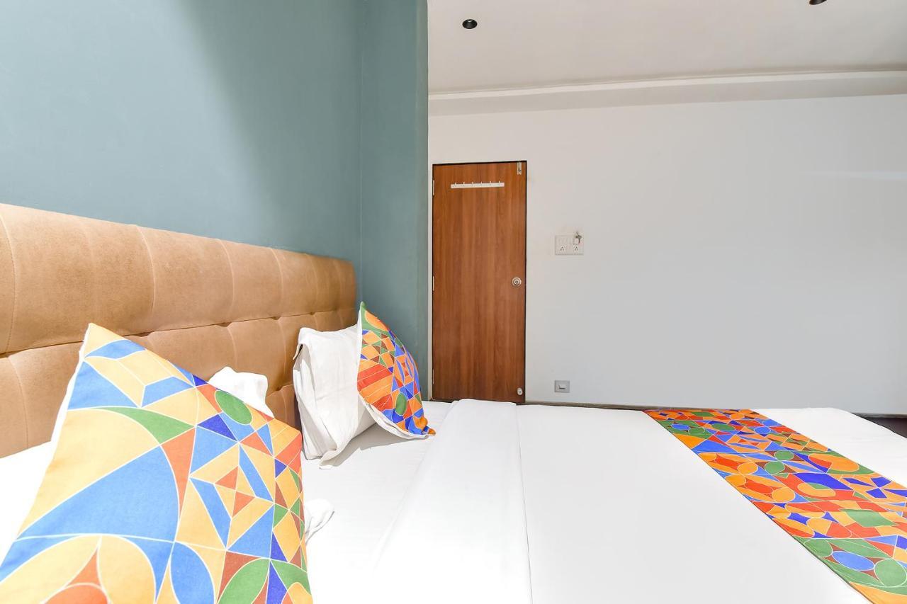 Fabhotel Nidhivan, Udhna Junction Сурат Екстериор снимка