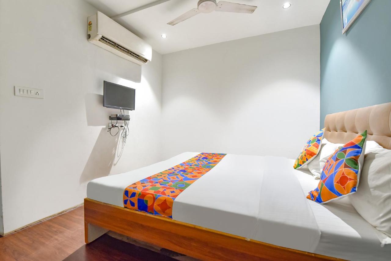 Fabhotel Nidhivan, Udhna Junction Сурат Екстериор снимка