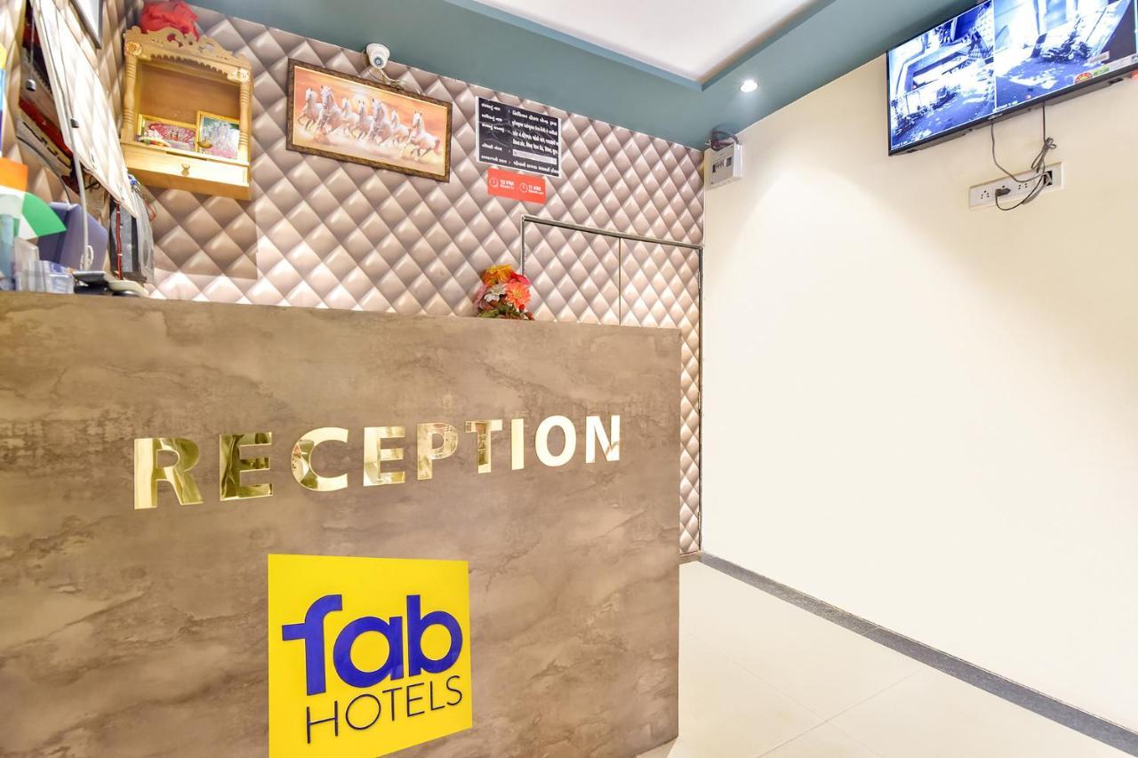 Fabhotel Nidhivan, Udhna Junction Сурат Екстериор снимка
